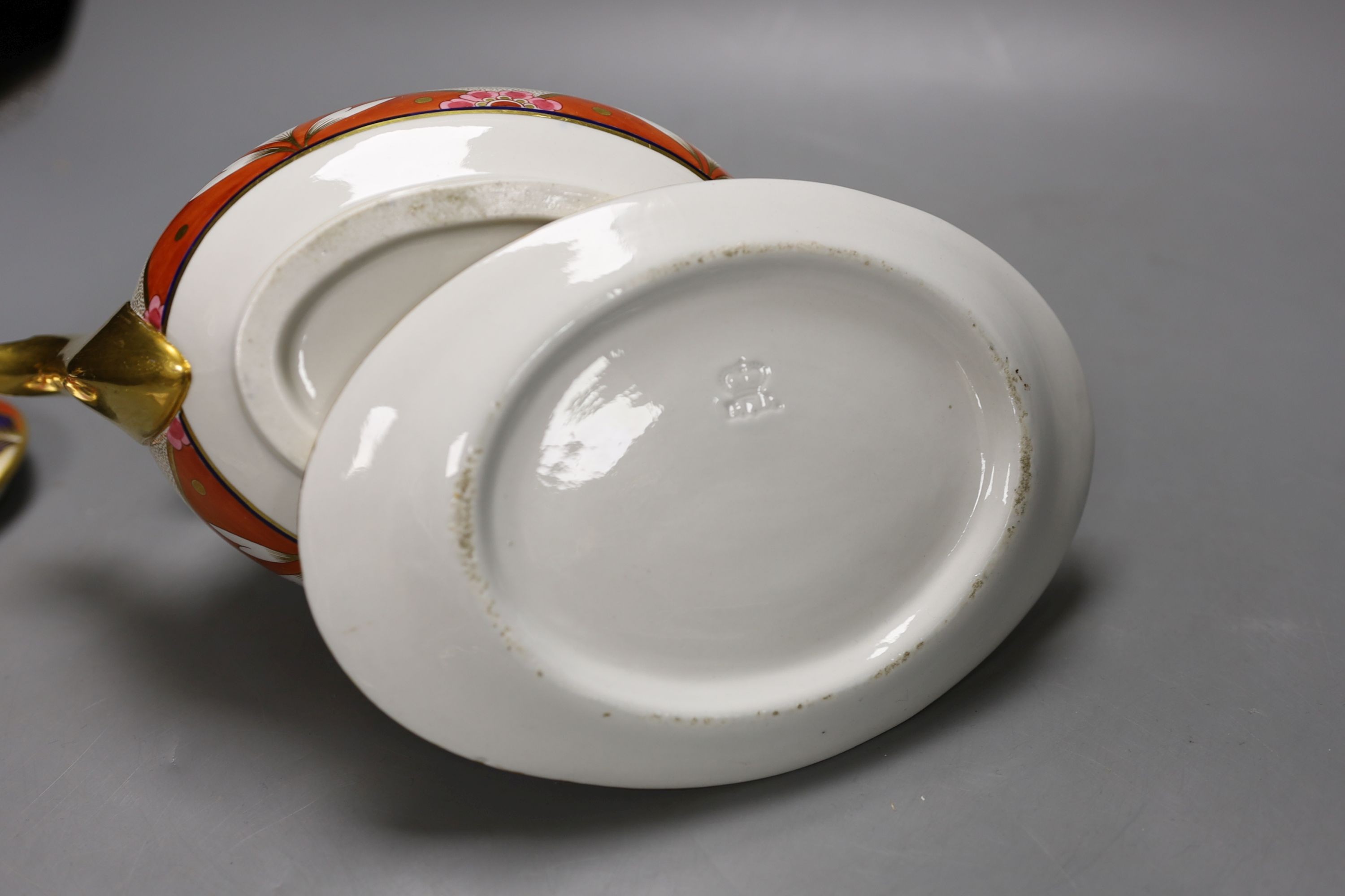 A Barr Flight and Barr Worcester teapot cover and stand painted with an Imari pattern, c.1805, 23 cm long